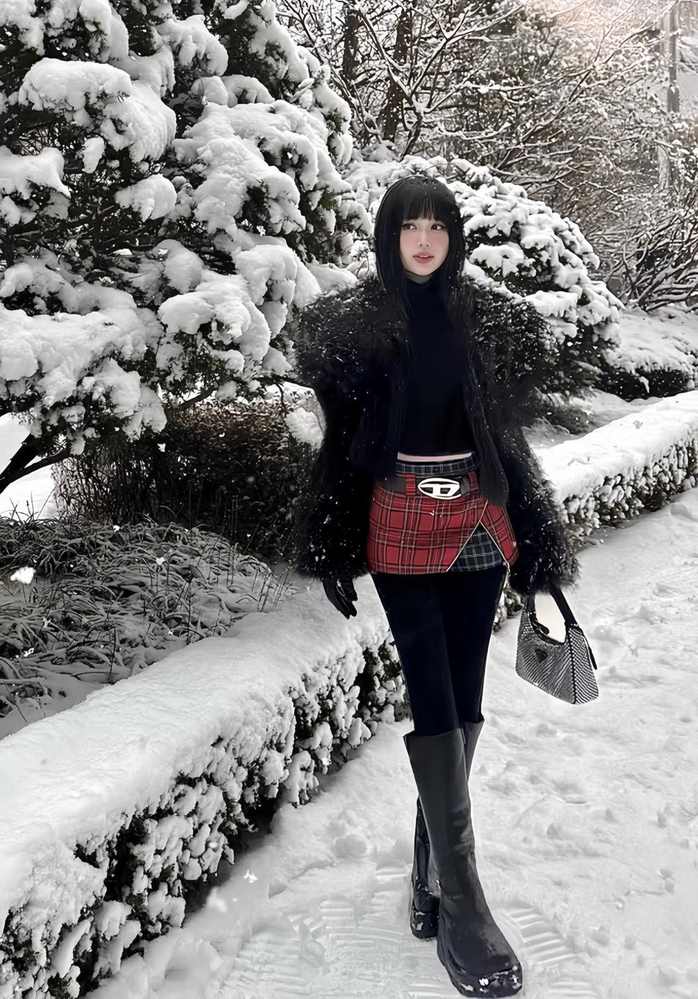 Tâm Tít cô nổi lên với vai trò mẫu ảnh đắt show ở Hà Nội cách đây hơn 10 năm trước. Cô xuất hiện trên hàng loạt thương hiệu và shop thời trang cho giới trẻ.