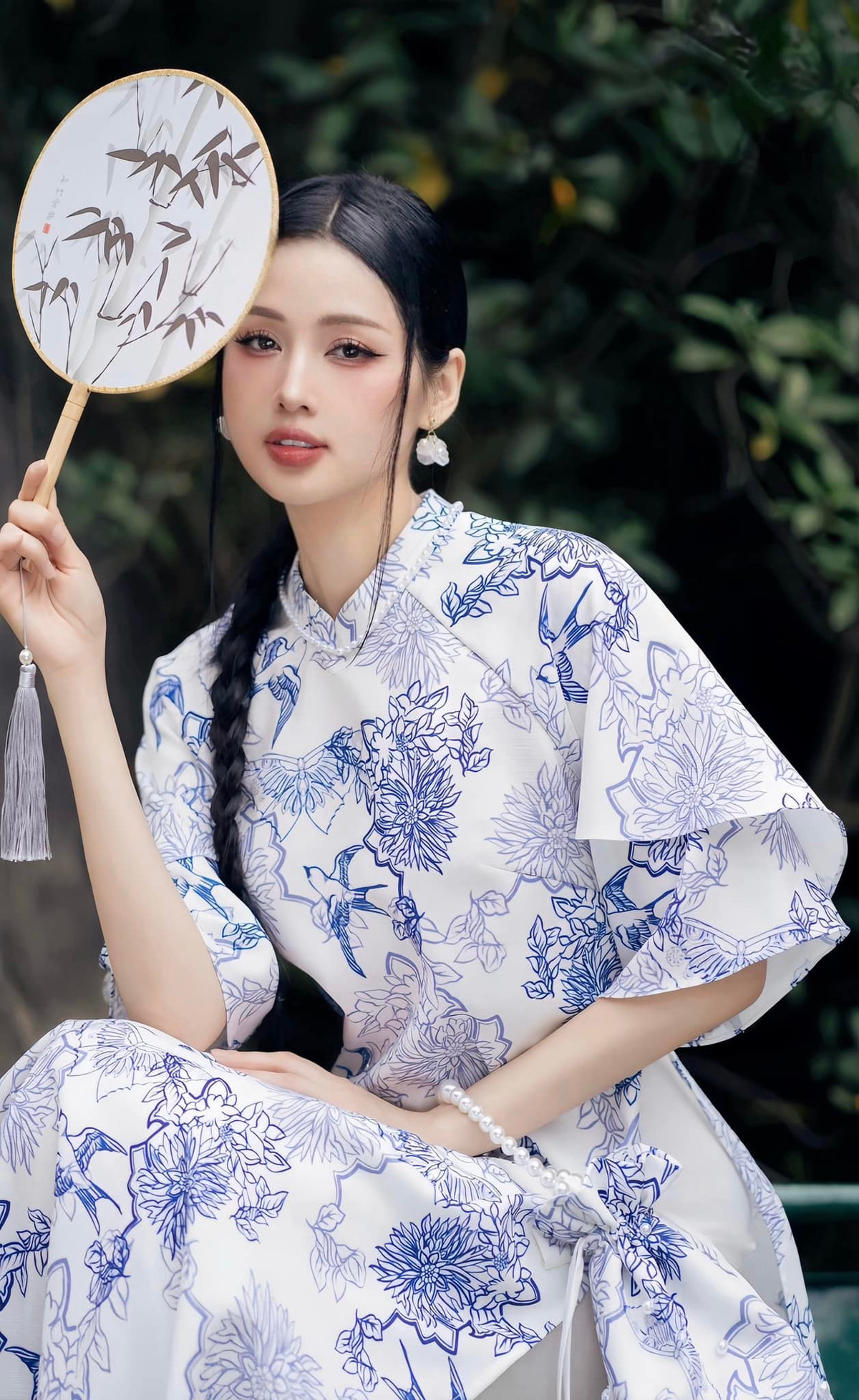 Nhiều người theo dõi trang cá nhân của hot girl Hà thành đều không khỏi ngưỡng mộ vì cô nàng được chồng cưng chiều hết mực.