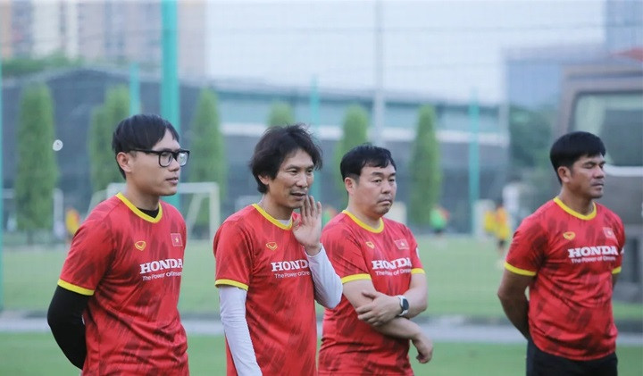 Trong buổi hội quân với các cầu thủ U23 Việt Nam trước khi sang Dubai tập huấn, HLV Gong Oh Kyun đã có những chia sẻ: "Các bạn đang làm quen với chiến thuật của HLV Park Hang Seo. Nhưng hiện tại, tôi đang sử dụng một chiến thuật khác. Hy vọng các bạn sẽ làm quen được với chiến thuật mới của tôi. Tất nhiên, 11 cầu thủ còn lại đã tập với tôi một thời gian ở Hà Nội nên nắm rõ hơn...