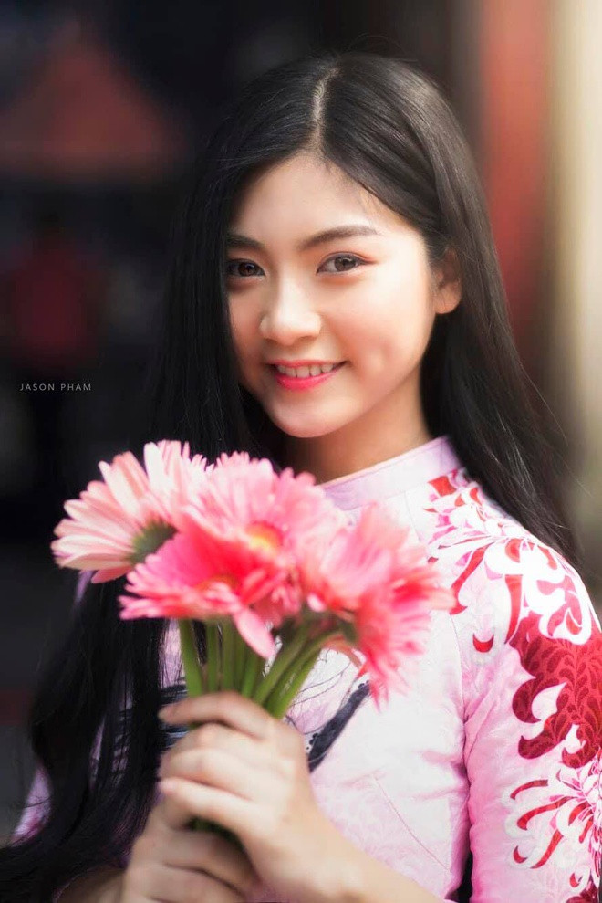 Từ một hot girl đình đám của THPT Trưng Vương (TP HCM) cho đến quán quân Miss Teen 2017, Nam Phương vẫn theo đuổi hình tượng dễ thương, trong sáng. Ở tuổi 20, ngoài việc học, cô còn tham gia làm mẫu ảnh cho một số thương hiệu thời trang.