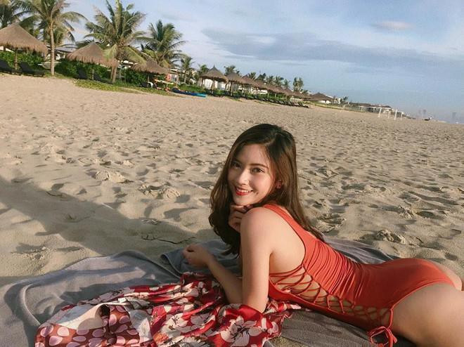 Thu Phương từng là nữ sinh lớp chuyên Địa của THPT chuyên Hà Nội – Amsterdam và là gương mặt hot girl khá có tiếng trong trường. Hiện tại, bên cạnh việc là một BTV nhà đài, cô bạn này còn thử sức ở lĩnh vực mẫu ảnh.