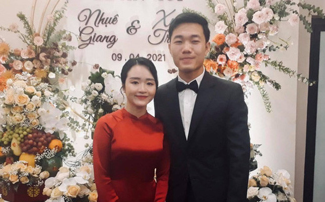 Khi Xuân Trường mới nổi tiếng, Nhuệ Giang cũng từng bị "ném đá" vì thái độ của mình với người hâm mộ anh chàng.