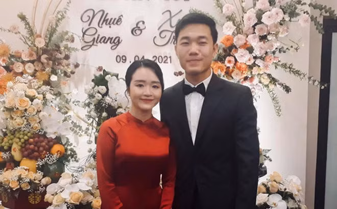 Khi Xuân Trường mới nổi tiếng, Nhuệ Giang cũng từng bị "ném đá" vì thái độ của mình với người hâm mộ anh chàng.