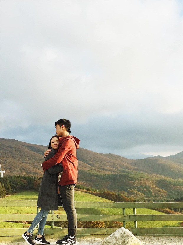 Mới đây, Trường "híp" lại khiến cõi mạng được phen dậy sóng khi bất chợt đăng ảnh yêu đương, thể hiện quan điểm yêu đương với Nhuệ Giang.