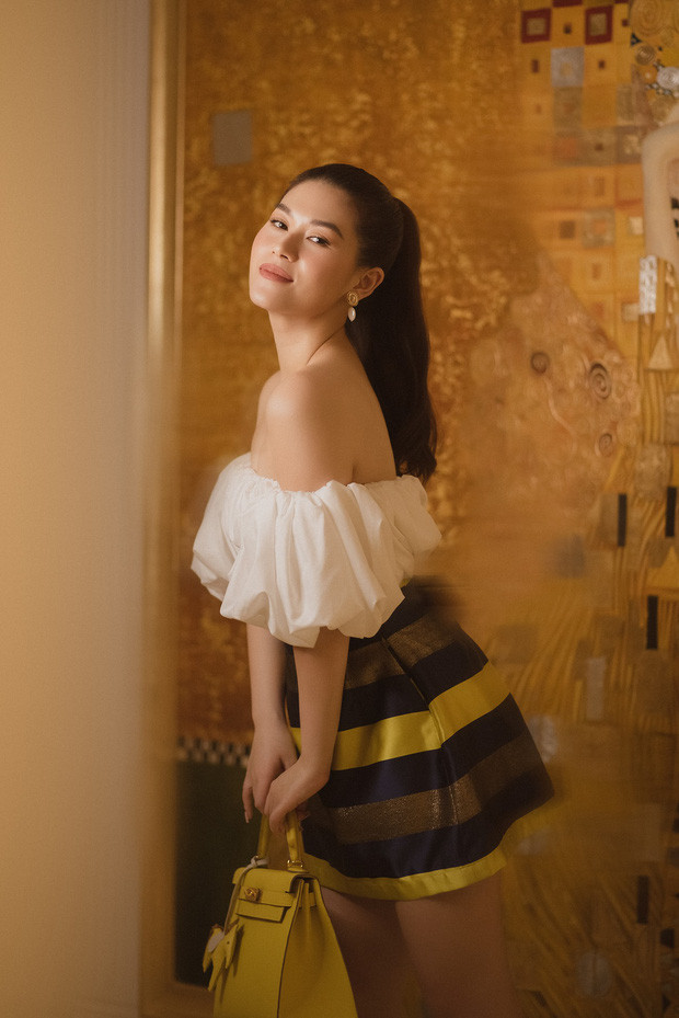 Mới đây cũng vậy, một netizen đã hỏi gái xinh Ngọc Thanh Tâm: "Em hỏi cái này hơi tế nhị: Bố chị đâu ạ? (Tại em chưa nghe chị nhắc bố bao giờ)".