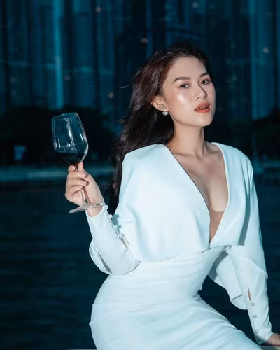 Cũng trong lần chia sẻ, Ngọc Thanh Tâm cho biết cô đã bị hỏi những câu tương tự như vậy kèm theo mở bài "Em hỏi cái này hơi tế nhị" cả ngàn lần.