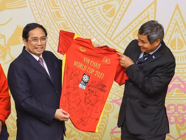 De xuat danh hieu Anh hung Lao dong cho HLV Mai Duc Chung: Xung dang?-Hinh-2