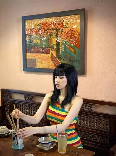 Dù không còn hoạt động nghệ thuật nhưng mỗi bài đăng của cựu hot girl đều gây chú ý lớn.