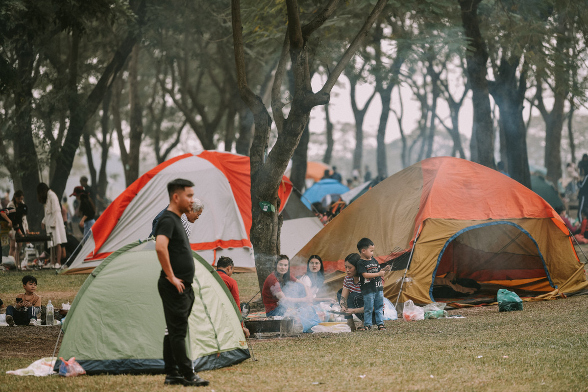 Thời tiết ngày cuối năm tại Hà Nội có nắng nhẹ, trời dịu mát, rất lý tưởng để người dân và du khách tham gia các hoạt động ngoài trời.
