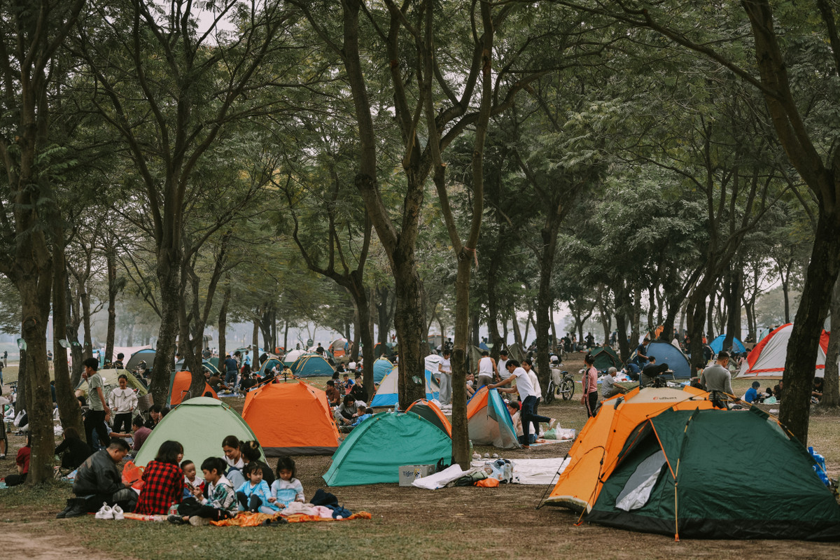 Các trung tâm không xa, công viên Yên Sở (quận Hoàng Mai) là điểm đến được nhiều người ưa chuộng trong các dịp lễ, Tết.