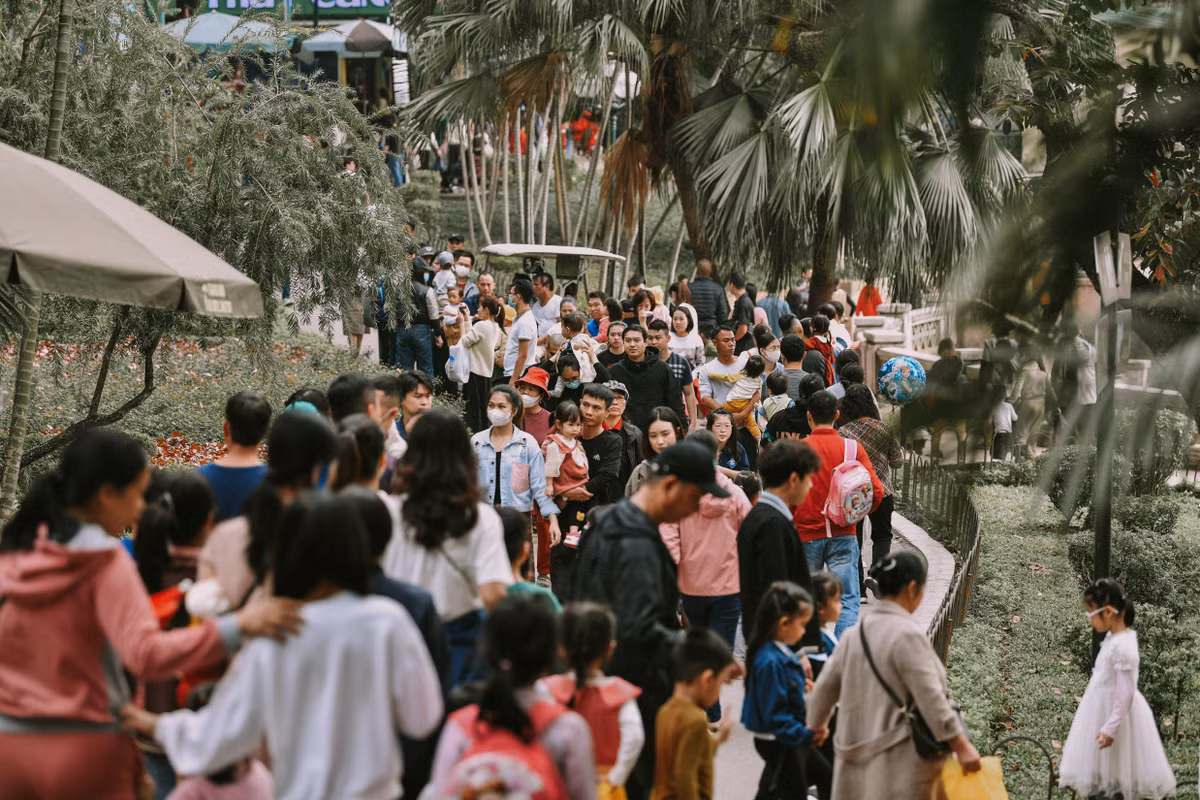 Tại đây con trẻ được tận mắt thấy bộ sưu tập động vật phong phú quý hiếm nằm trong danh mục Sách Đỏ Việt Nam như: Công, Gà lôi lam mào trắng, Gà lôi vằn, Vượn đen má trắng, Hổ Đông Dương, Beo lửa, Báo gấm, Gấu ngựa, Voi Châu Á, Hoẵng…