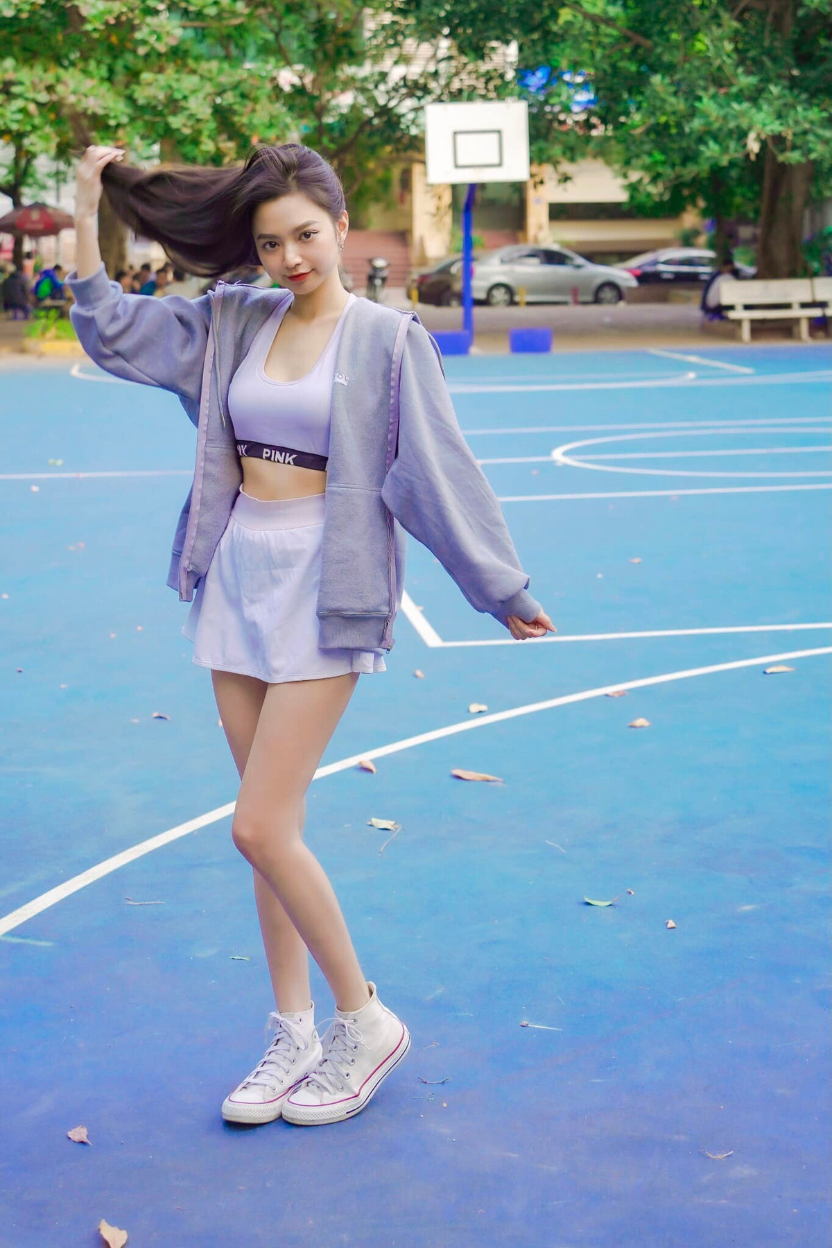 Gương mặt tinh nghịch, 3 phần ngây thơ 7 phần quyến rũ cộng với vóc dáng chuẩn không cần chỉnh khiến cánh mày râu đứng ngồi không yên với gái xinh 9X.