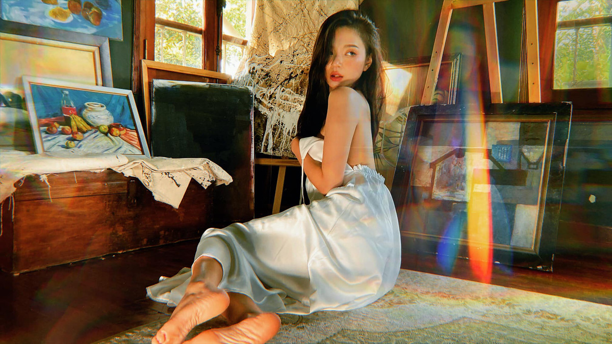 Trước đó, Kim Chi từng không ít lần đăng những bức ảnh quyến rũ khiến netizen đứng ngồi không yên lên trang cá nhân.