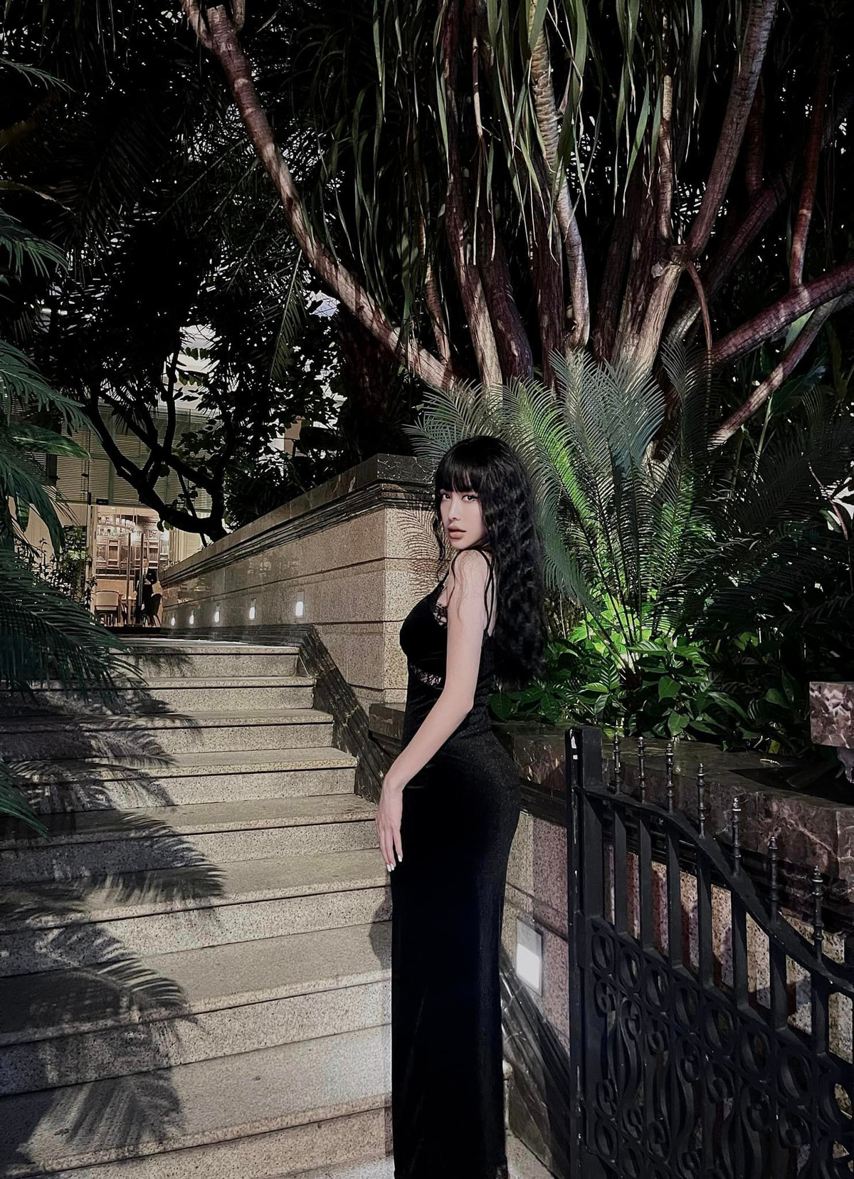 Ngoài làn da trắng bóc, vòng 1 nở nang và thân hình thon gọn, Thanh Thảo được chú ý nhiều hơn nhờ sở hữu vòng 3 trái đào cực bốc lửa.