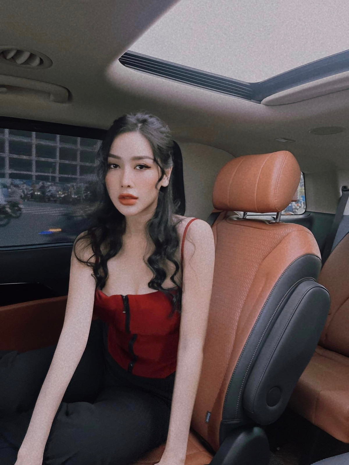 Thanh Thảo nhận được nhiều sự trầm trồ của “cư dân mạng” bởi sắc vóc “cực chuẩn”. “Người đẹp nên chụp cảnh nào lên ảnh cũng đẹp”; “xuất sắc chị ơi”; “mờ ê mê”; “u mê quá chị ơi”; “body vạn người mê”; “Quá trời quá đất mê cái body rồi”; “nức nở quá rồi”…,