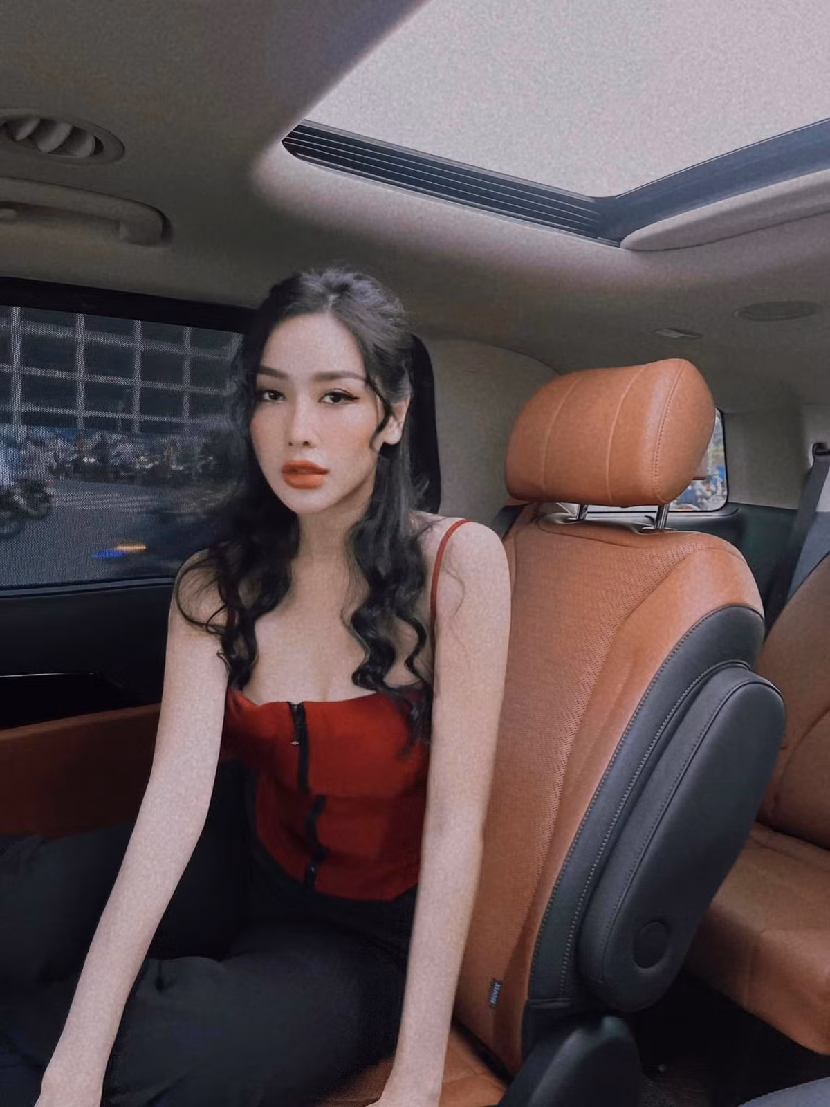 Thanh Thảo nhận được nhiều sự trầm trồ của “cư dân mạng” bởi sắc vóc “cực chuẩn”. “Người đẹp nên chụp cảnh nào lên ảnh cũng đẹp”; “xuất sắc chị ơi”; “mờ ê mê”; “u mê quá chị ơi”; “body vạn người mê”; “Quá trời quá đất mê cái body rồi”; “nức nở quá rồi”…,