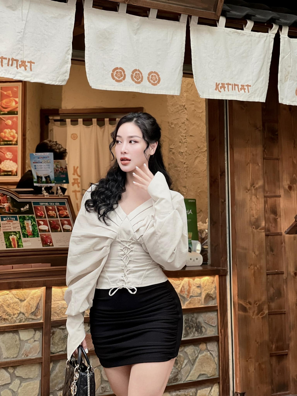 Để có được vòng 3 đáng mơ ước, Thanh Thảo thường xuyên dành nhiều thời gian tập luyện trong phòng GYM.