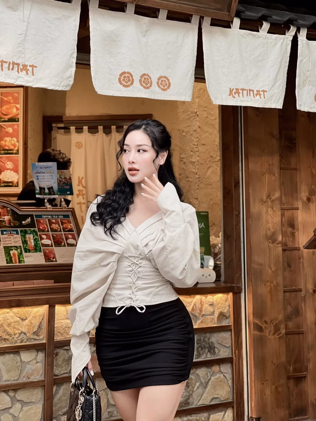 Để có được vòng 3 đáng mơ ước, Thanh Thảo thường xuyên dành nhiều thời gian tập luyện trong phòng GYM.