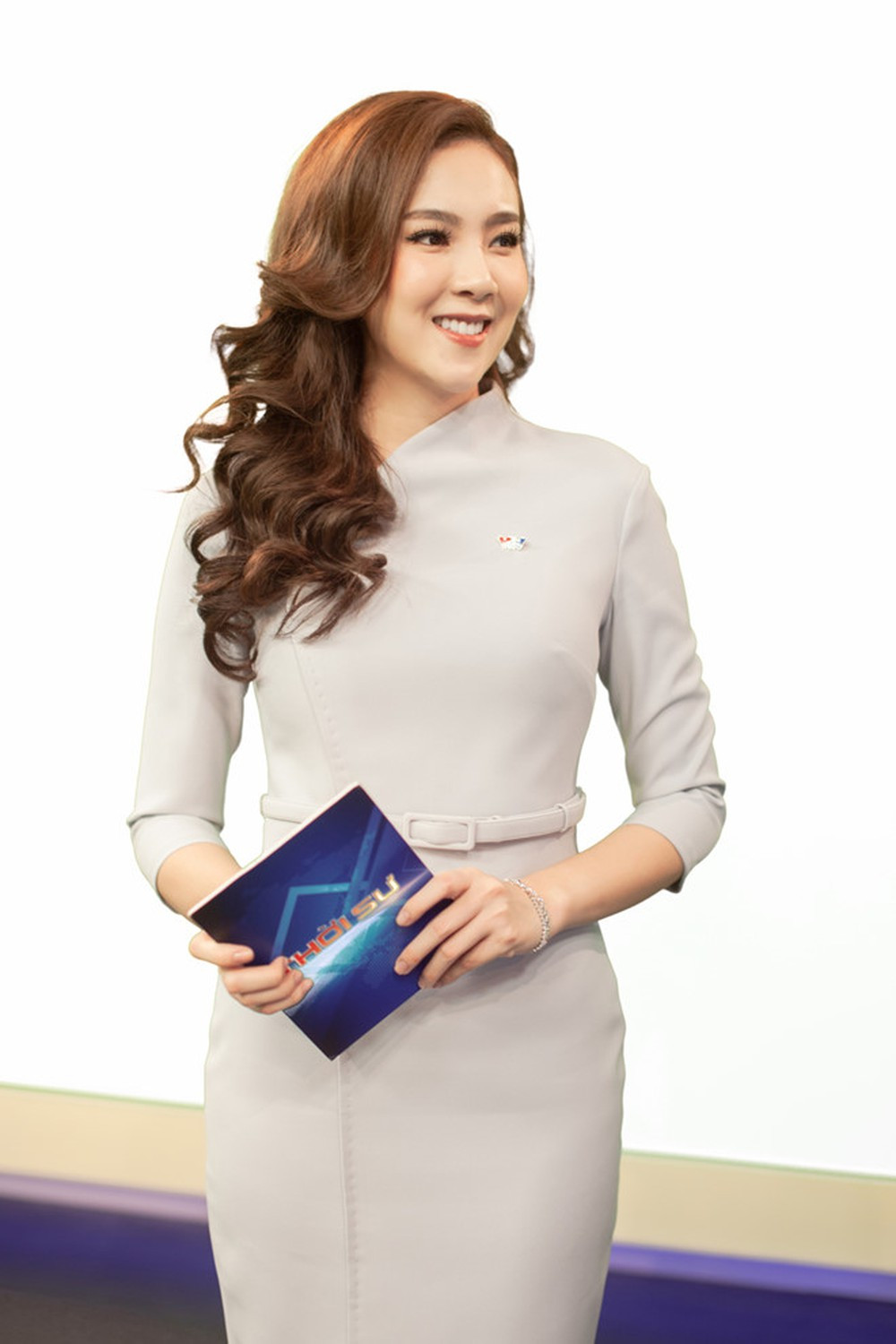 Sau đó, Mai Ngọc phải nghiên cứu lại băng ghi âm giọng của chính mình và tự sửa. Các chương trình trò chơi cô dẫn sóng, rating rất cao, khán giả tham gia rất nhiệt tình nên mọi người cũng nhìn ra năng lực. Cộng tác được hơn 1 năm thì chính Giám đốc VOV Giao thông nói sẽ ký hợp đồng chính thức khi cô ra trường.