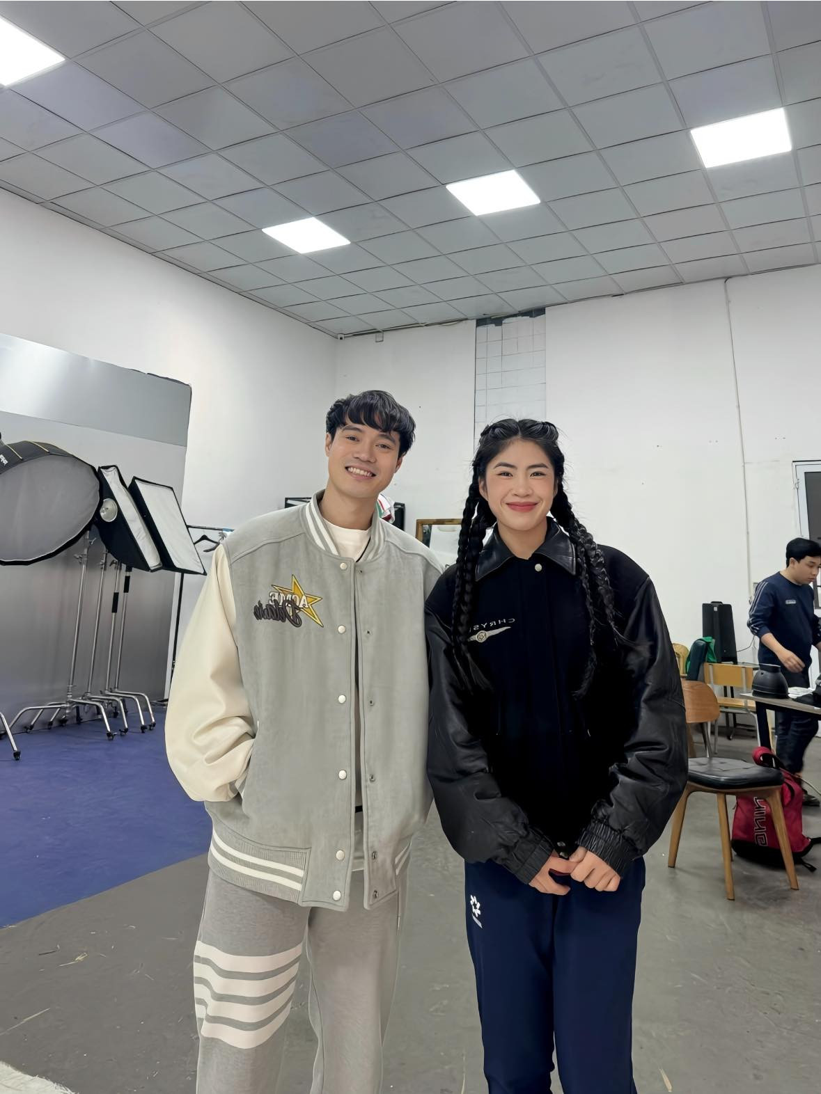 Khoảnh khắc này khiến dân mạng nhớ về 8 năm trước, Thanh Nhã từng chia sẻ bức ảnh chụp chung với tiền đạo Văn Toàn khi cô còn là một cầu thủ nhí.