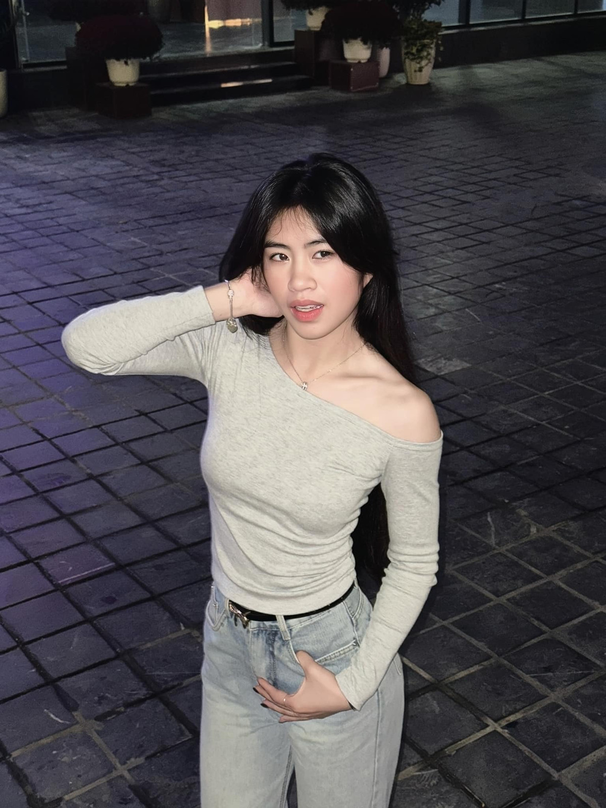 Khi tiền vệ tuyển nữ Việt Nam chia sẻ bức ảnh với Văn Toàn lên trang cá nhân, dân tình liền vào đẩy thuyền Văn Toàn và Thanh Nhã thành một cặp.