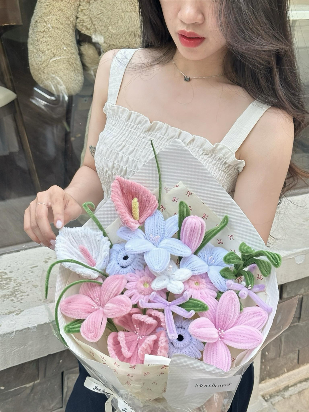 Dẫu vậy, khi nhận được những bình luận “ship couple” của dân mạng, tiền vệ sinh năm 2001 đã thông minh từ chối khéo.