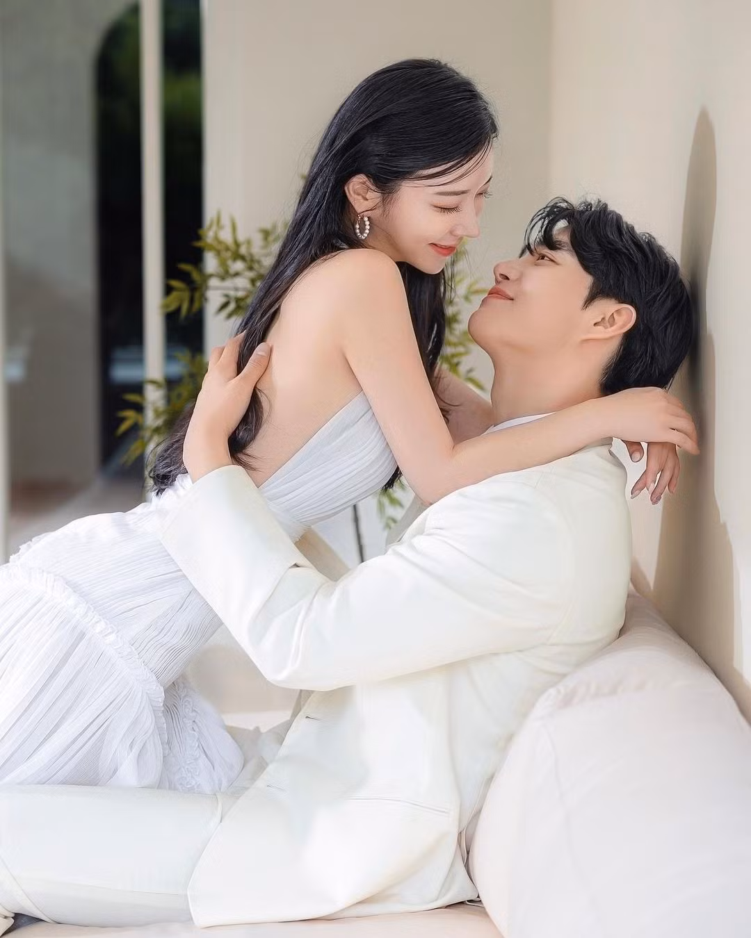 Couple này từng cùng nhau chụp mẫu ảnh cưới trước đó.
