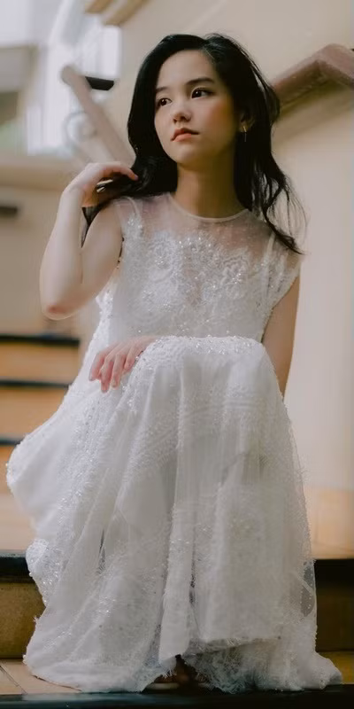 Thêm vào đó, Ann còn kinh doanh mỹ phẩm và làm mẫu ảnh. Có sẵn độ nổi tiếng, những công việc này của cô dường như khá thuận lợi và mọi người thấy cô tập trung vào 2 lĩnh vực này hơn.