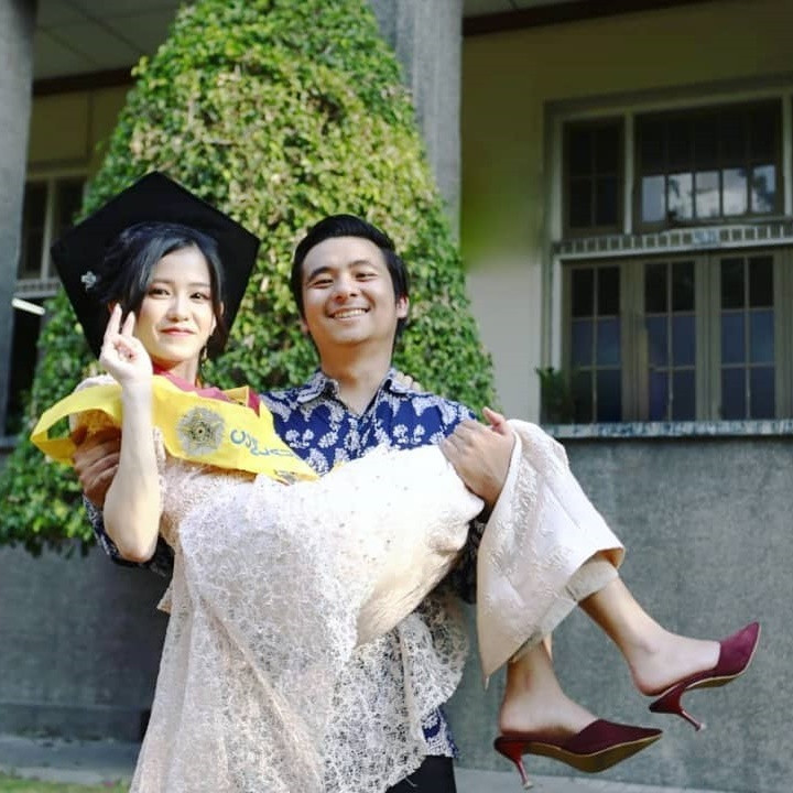 Thay vào đó, Ann ngày càng chững chạc hơn và không ngại ngần khoe những khoảnh khắc nữ tính, quyến rũ của mình.