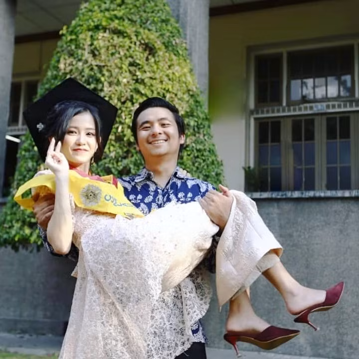 Thay vào đó, Ann ngày càng chững chạc hơn và không ngại ngần khoe những khoảnh khắc nữ tính, quyến rũ của mình.