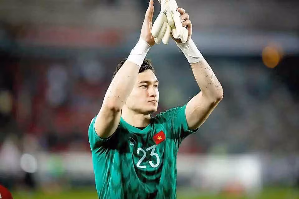 Về nước trong đợt FIFA Day đầu tháng 6 cùng đội tuyển Việt Nam, Đặng Văn Lâm khiến mọi người trầm trồ khi lần đầu hé lộ về căn hộ tậu ở TP.HCM.