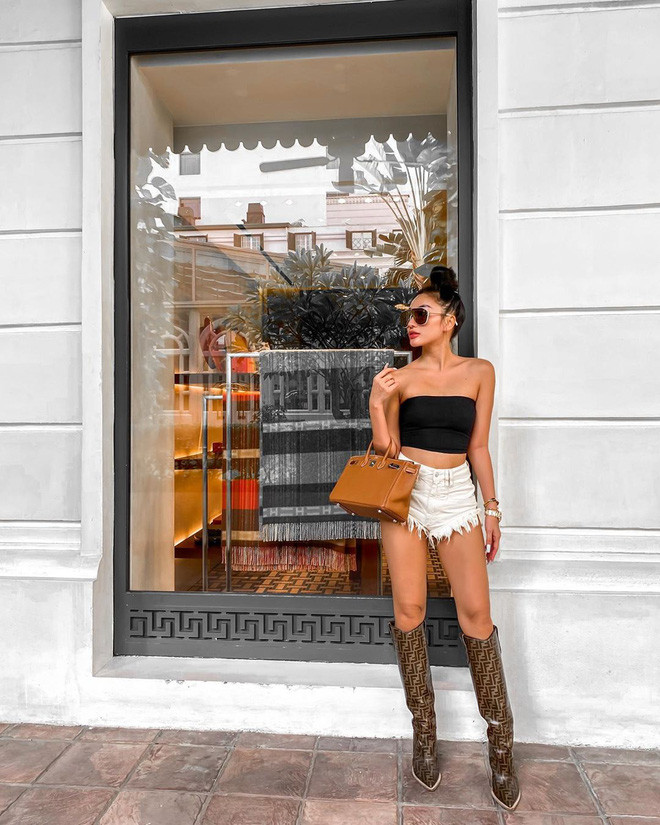 Thân hình bốc lửa cùng làn da rám nắng của Meo Meo chắc chắn là điều mà rất nhiều người mơ ước.