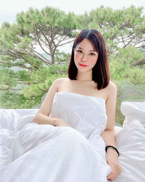 Hiện tại, Đào Lan Phương0. đang sống trong căn biệt thự hoành tráng như lâu đài trị giá tới 750 tỷ cùng gia đình chồng. Bên cạnh đó, người đẹp còn thường xuyên đi du lịch khắp nơi trên thế giới bằng chuyên cơ riêng của gia đình.