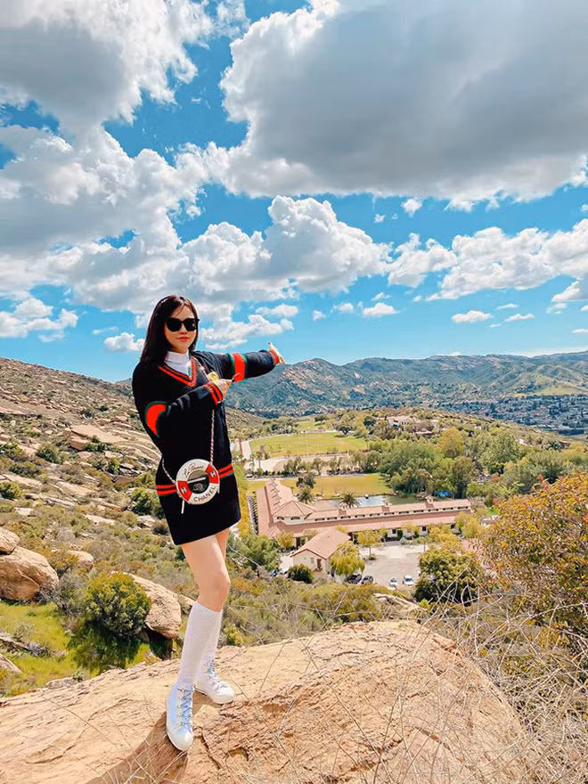 Từng hoạt động trong showbiz nhưng sau khi trở thành con dâu tỷ phú Hoàng Kiều - Đào Lan Phương rút lui để tập trung chăm lo cho gia đình.