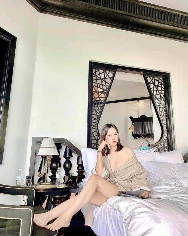 Đào Lan Phương sinh năm 1983. Cô từng tham gia cuộc thi Siêu mẫu Việt Nam năm 2004. Năm 2011, khi đang ở đỉnh cao sự nghiệp, cô nàng bất ngờ kết hôn khiến nhiều fan tiếc ngẩn ngơ.