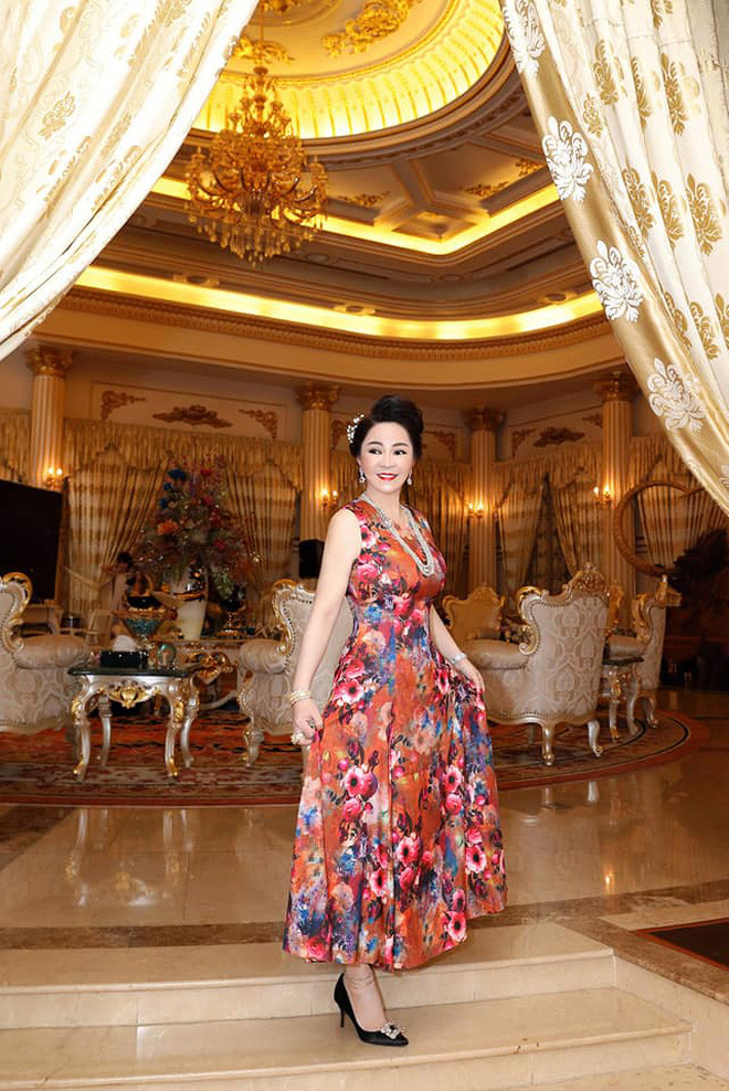 Bên cạnh đó, một số người cho rằng vì ảnh chụp thiếu sáng nên không gian cũng bị tối đi nhiều phần.