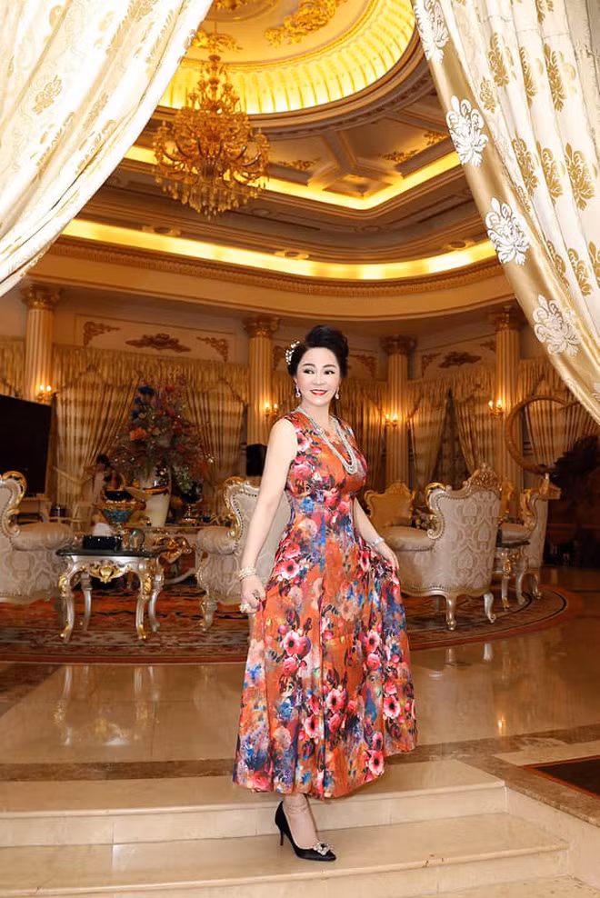 Bên cạnh đó, một số người cho rằng vì ảnh chụp thiếu sáng nên không gian cũng bị tối đi nhiều phần.