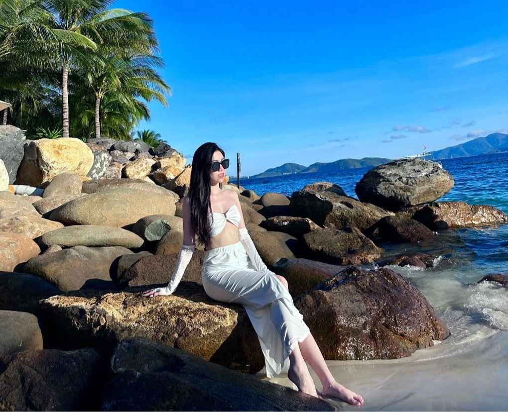 Em gái Văn Toàn được khen ngợi nhờ sở hữu vóc dáng chuẩn, gợi cảm.