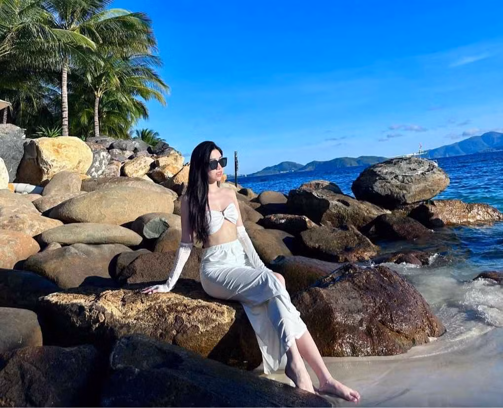 Em gái Văn Toàn được khen ngợi nhờ sở hữu vóc dáng chuẩn, gợi cảm.