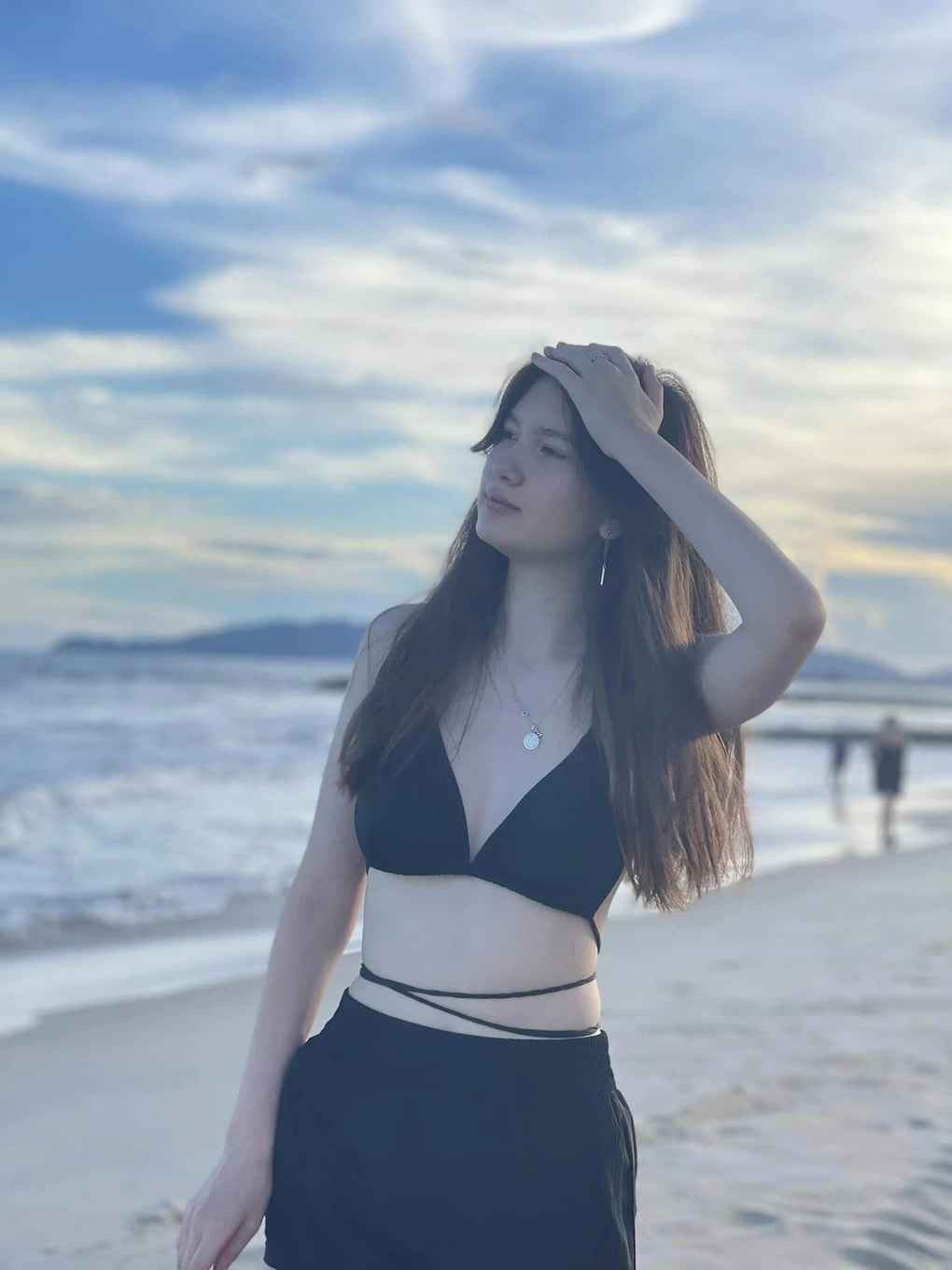 Thanh Giang không ngại khoe thân hình thon gọn, thanh mảnh của mình trên trang cá nhân.