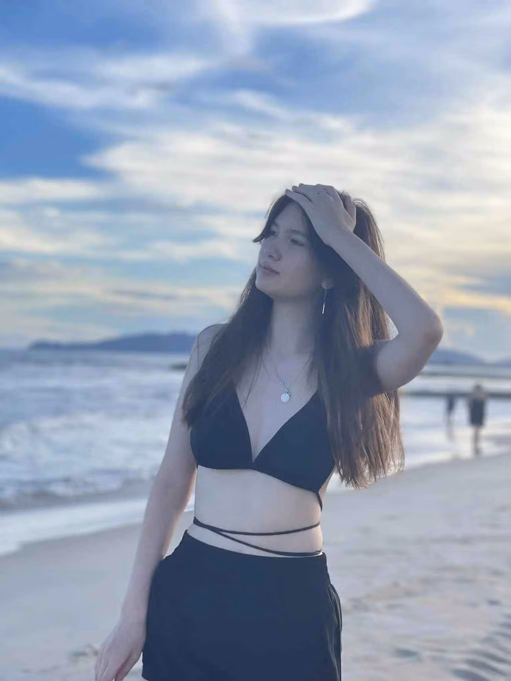 Thanh Giang không ngại khoe thân hình thon gọn, thanh mảnh của mình trên trang cá nhân.