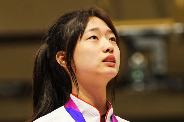 Sau đó không lâu, nữ xạ thủ 17 tuổi lại tiếp tục có thêm 1 tấm HCV nữa ở nội dung 10m súng hơi nữ và lập kỷ lục châu Á với điểm số 252,7 điểm.