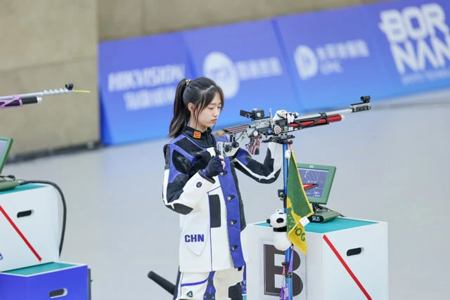 Nét thơ ngây cộng thêm gương mặt thanh tú, Huang Yuting đã nhận được rất nhiều sự chú ý của CĐV.