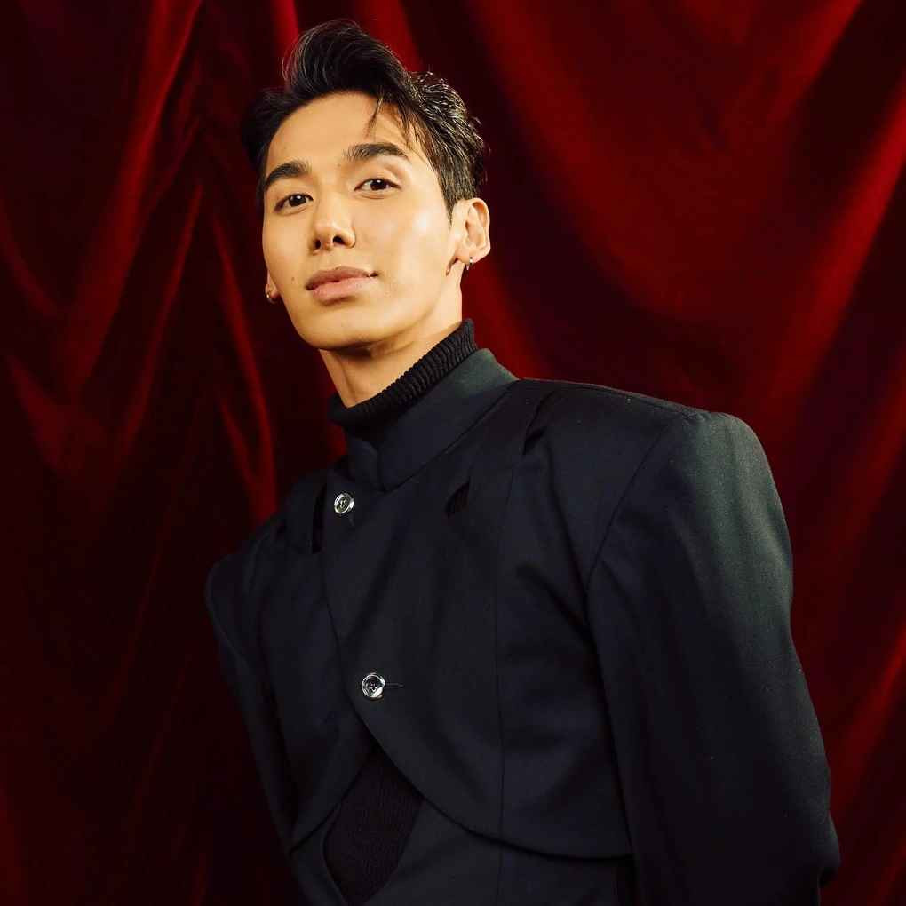 Từng là thí sinh gốc Việt duy nhất tại chương trình truyền hình về Drag Queen (nghệ thuật cải trang thành phụ nữ) nổi tiếng tại Mỹ, Đức Trần may mắn được khán giả ưu ái gọi bằng danh xưng "búp bê sống" châu Á.