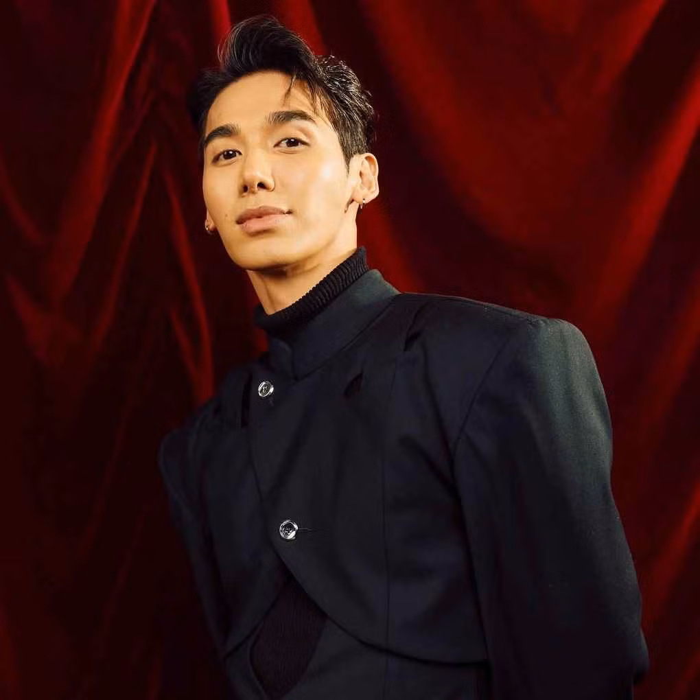 Từng là thí sinh gốc Việt duy nhất tại chương trình truyền hình về Drag Queen (nghệ thuật cải trang thành phụ nữ) nổi tiếng tại Mỹ, Đức Trần may mắn được khán giả ưu ái gọi bằng danh xưng "búp bê sống" châu Á.