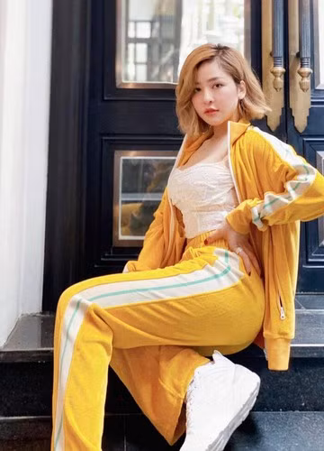 Ngoài ra, Trâm Anh cũng tìm niềm vui bên những chuyến du lịch cùng gia đình, bạn bè.