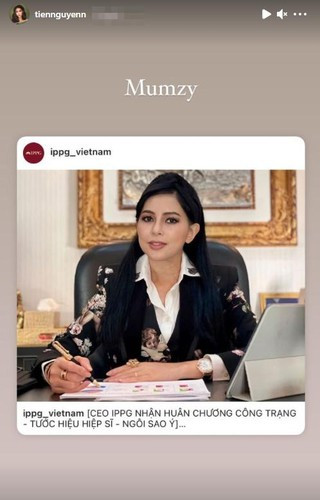 Điều khiến dân tình trầm trồ nữa là phong độ trẻ trung của mẹ Tiên Nguyễn. Năm nay đã 51 tuổi nhưng trông bà Thuỷ Tiên như lão hoá ngược, nếu có người nhầm thành 31 tuổi.