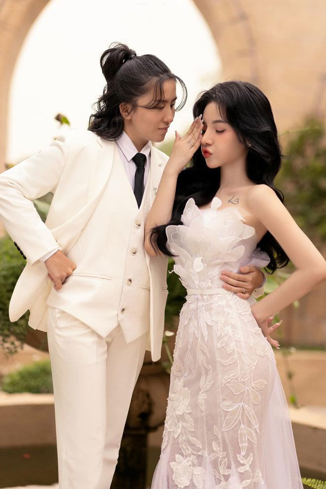 Cặp đôi đồng giới này dự định tổ chức lễ cưới ở 3 nơi: Bình Định, Đồng Nai, TP.HCM, sau đó sẽ chuyển về Long Thành (Đồng Nai) sống gần bố mẹ Huỳnh Tú. Cặp đôi đang từng bước chuẩn bị cho mình một đám cưới đẹp như cổ tích.