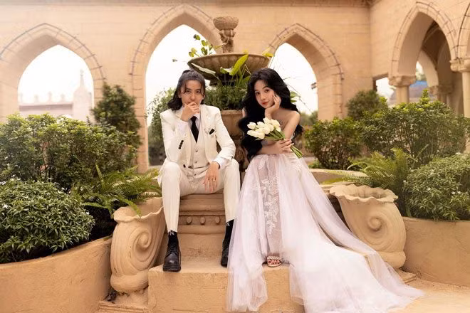 Trước khi quen nhau, cặp đôi đồng giới này đã có hành trình dài đấu tranh, vượt qua thành kiến gia đình, xã hội để được sống là chính mình.