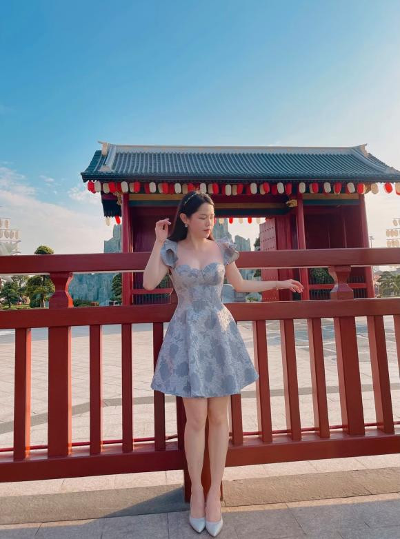 Theo đó, bạn gái cũ Quang Hải - Huỳnh Anh chụp ảnh màn hình được Facebook gợi ý xem thử hồ sơ hẹn hò trên mạng xã hội này và viết caption: "Người ta đã ế rồi mà facebook còn như vậy nữa. Nhân tiện có ai có 100 - 500 triệu cho Huỳnh Anh đầu tư bất động sản, chứng khoán không ạ?".